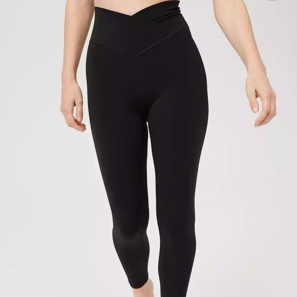 NWT OFFLINE By Aerie Real Me High Waisted Crossover Legging 7/8 - Black XS (2) - Picture 3 of 4